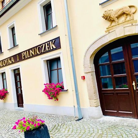 Apartament W Samym Sercu Miasta Z Darmowym Parkingiem Pod Zlotym Lwem -Hotel VI Klodzko Luaran gambar