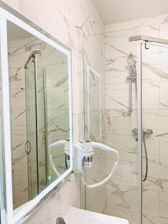 Apartament W Samym Sercu Miasta Z Darmowym Parkingiem Pod Zlotym Lwem -Hotel VI Klodzko Luaran gambar