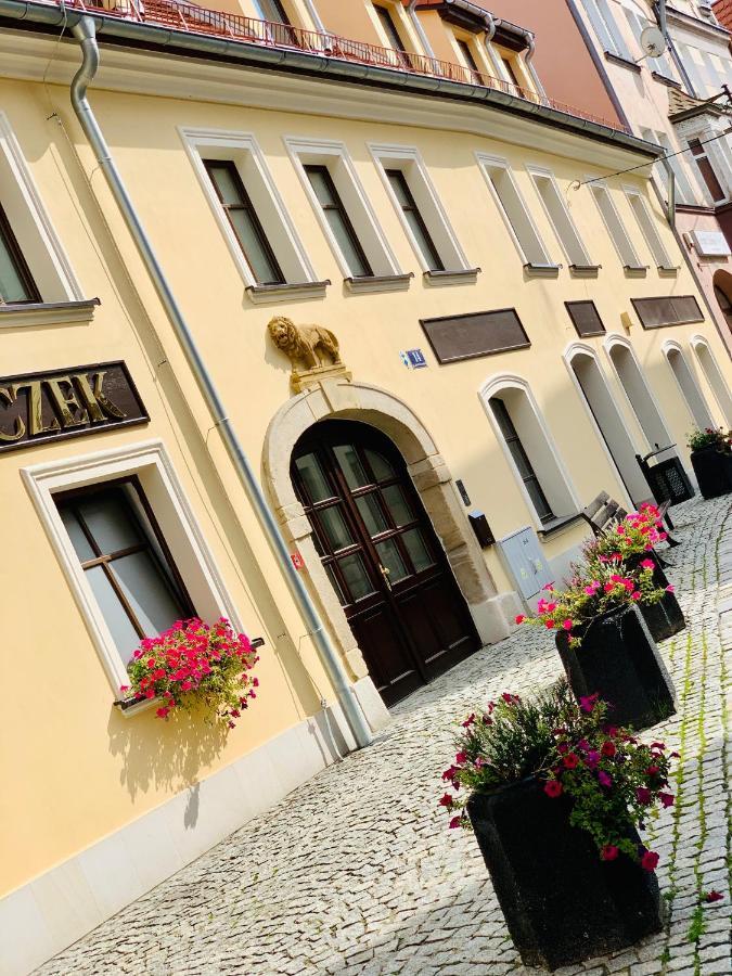 Apartament W Samym Sercu Miasta Z Darmowym Parkingiem Pod Zlotym Lwem -Hotel VI Klodzko Luaran gambar